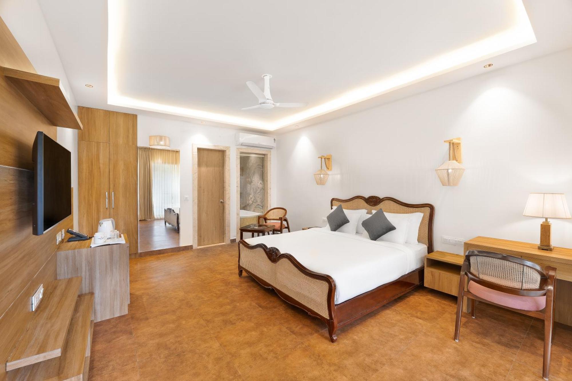 White Wharf Beach Resort Morjim Goa Eksteriør billede