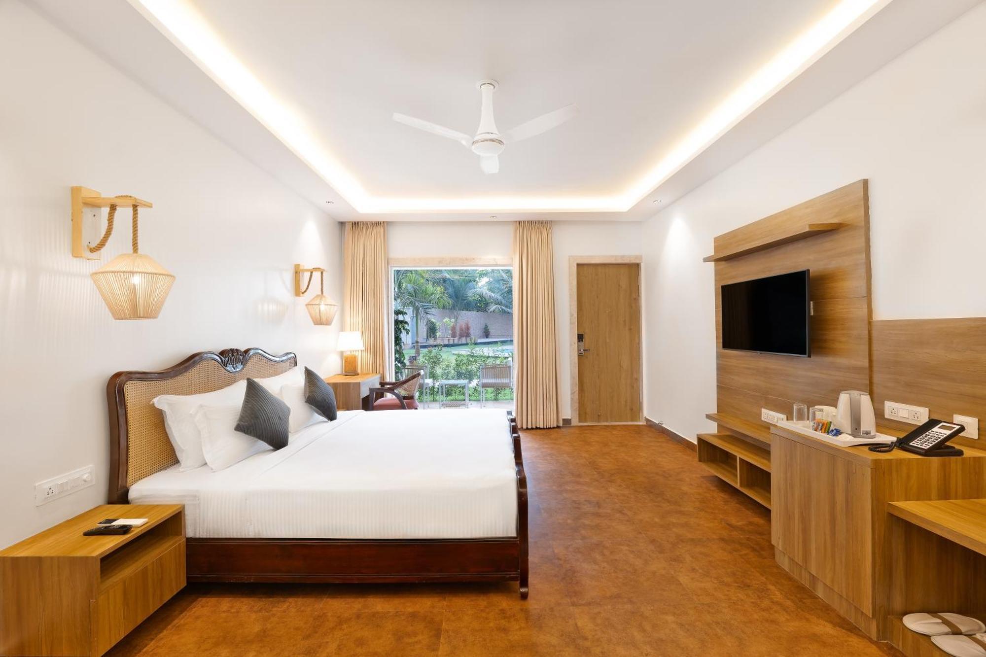 White Wharf Beach Resort Morjim Goa Eksteriør billede