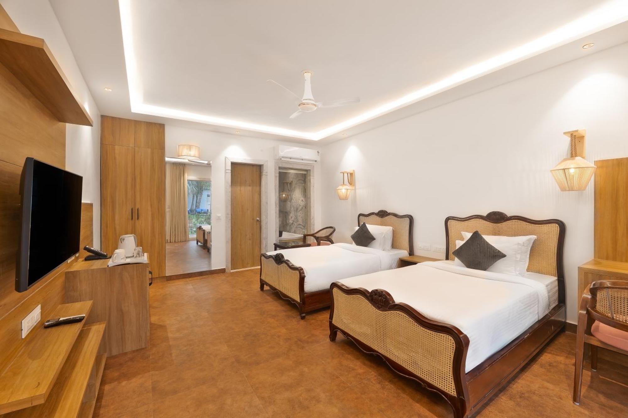 White Wharf Beach Resort Morjim Goa Eksteriør billede