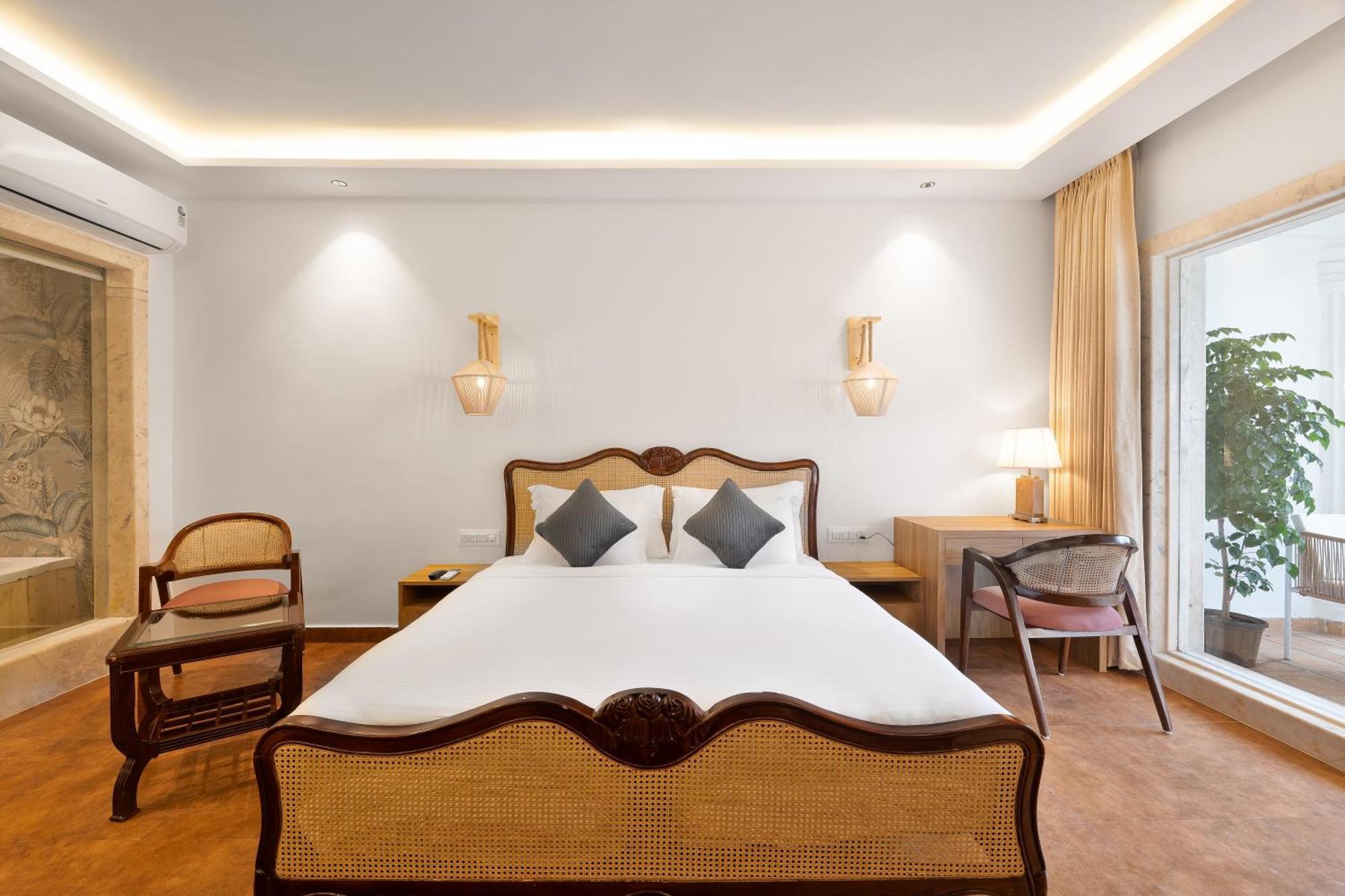 White Wharf Beach Resort Morjim Goa Eksteriør billede