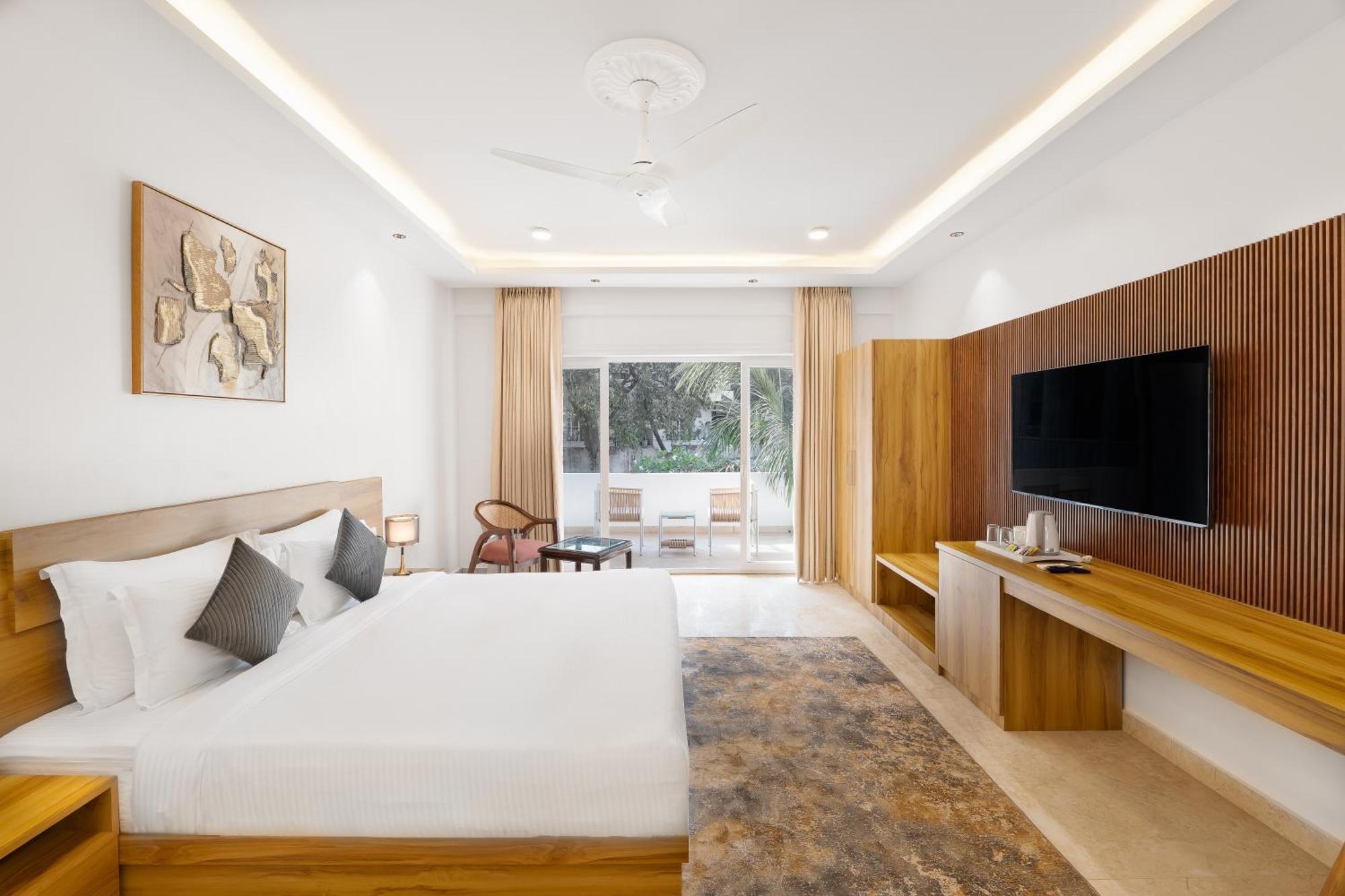 White Wharf Beach Resort Morjim Goa Eksteriør billede