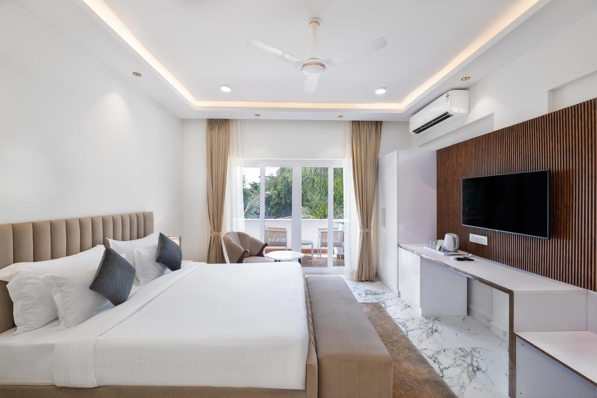 White Wharf Beach Resort Morjim Goa Eksteriør billede