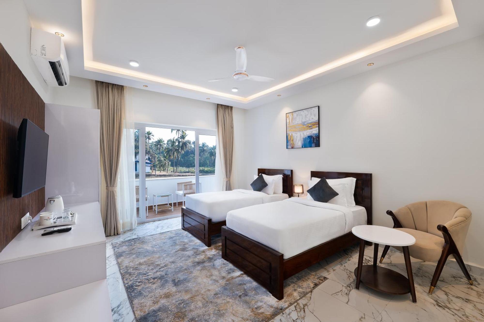 White Wharf Beach Resort Morjim Goa Eksteriør billede