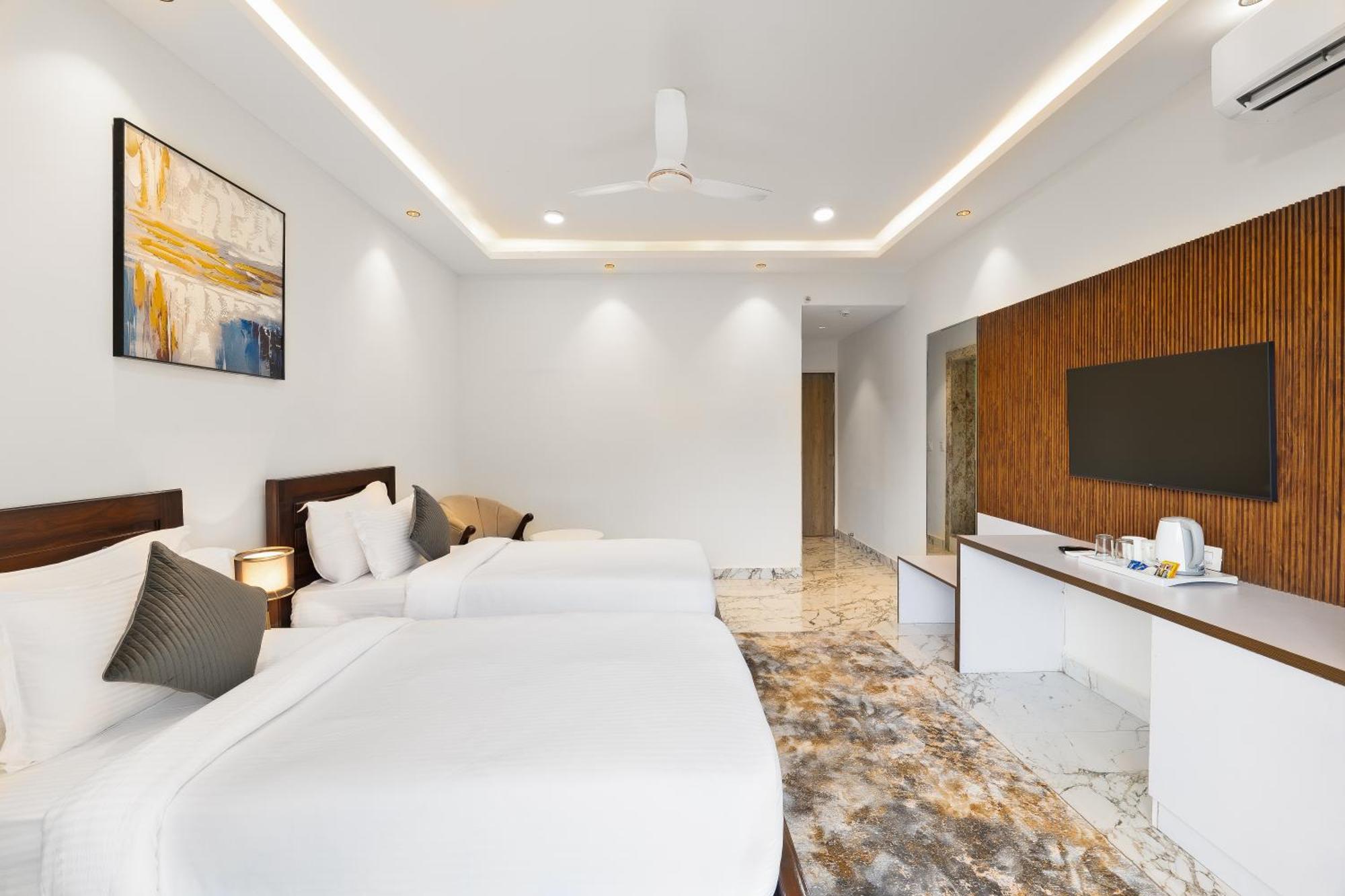 White Wharf Beach Resort Morjim Goa Eksteriør billede