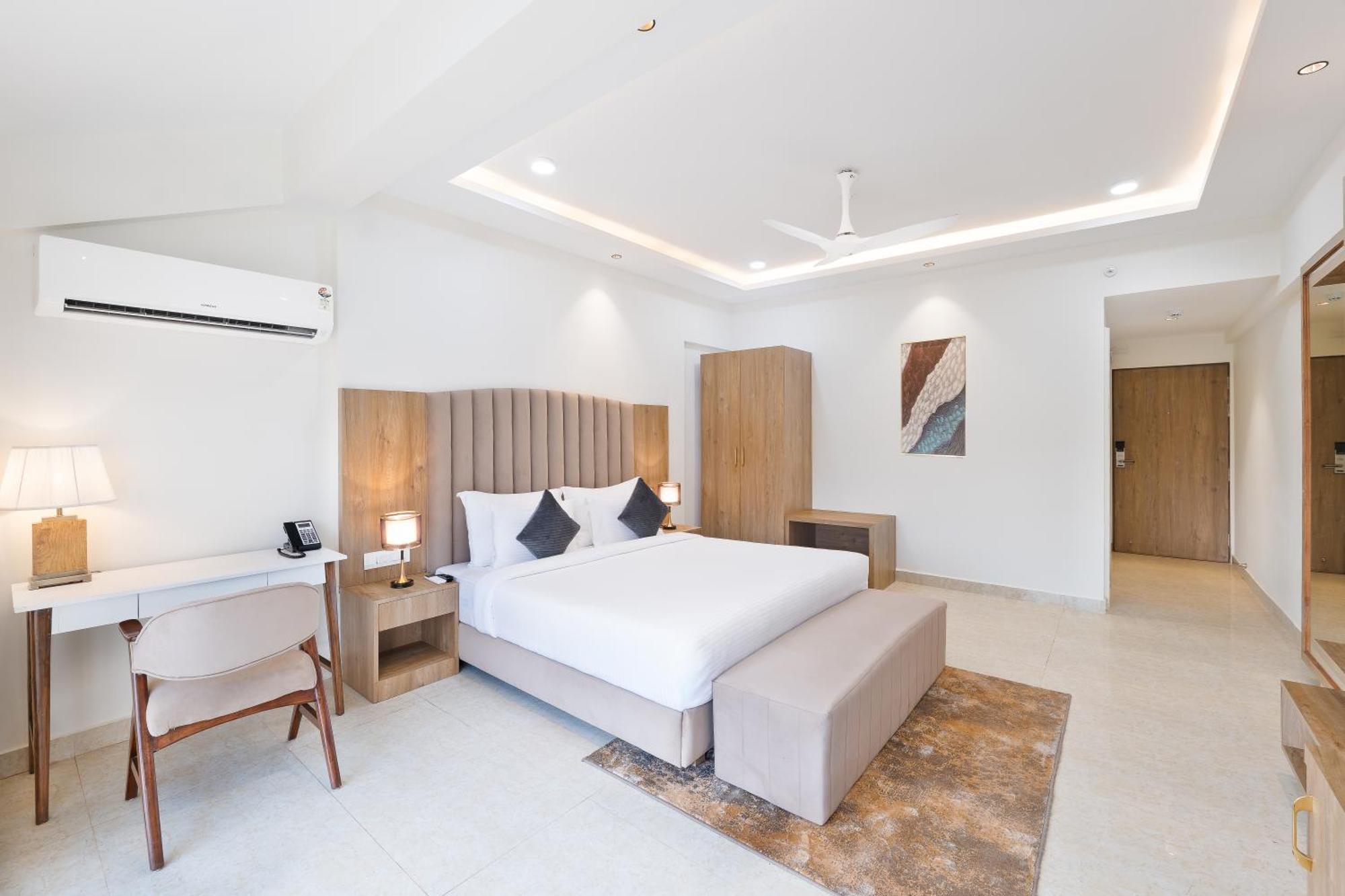 White Wharf Beach Resort Morjim Goa Eksteriør billede