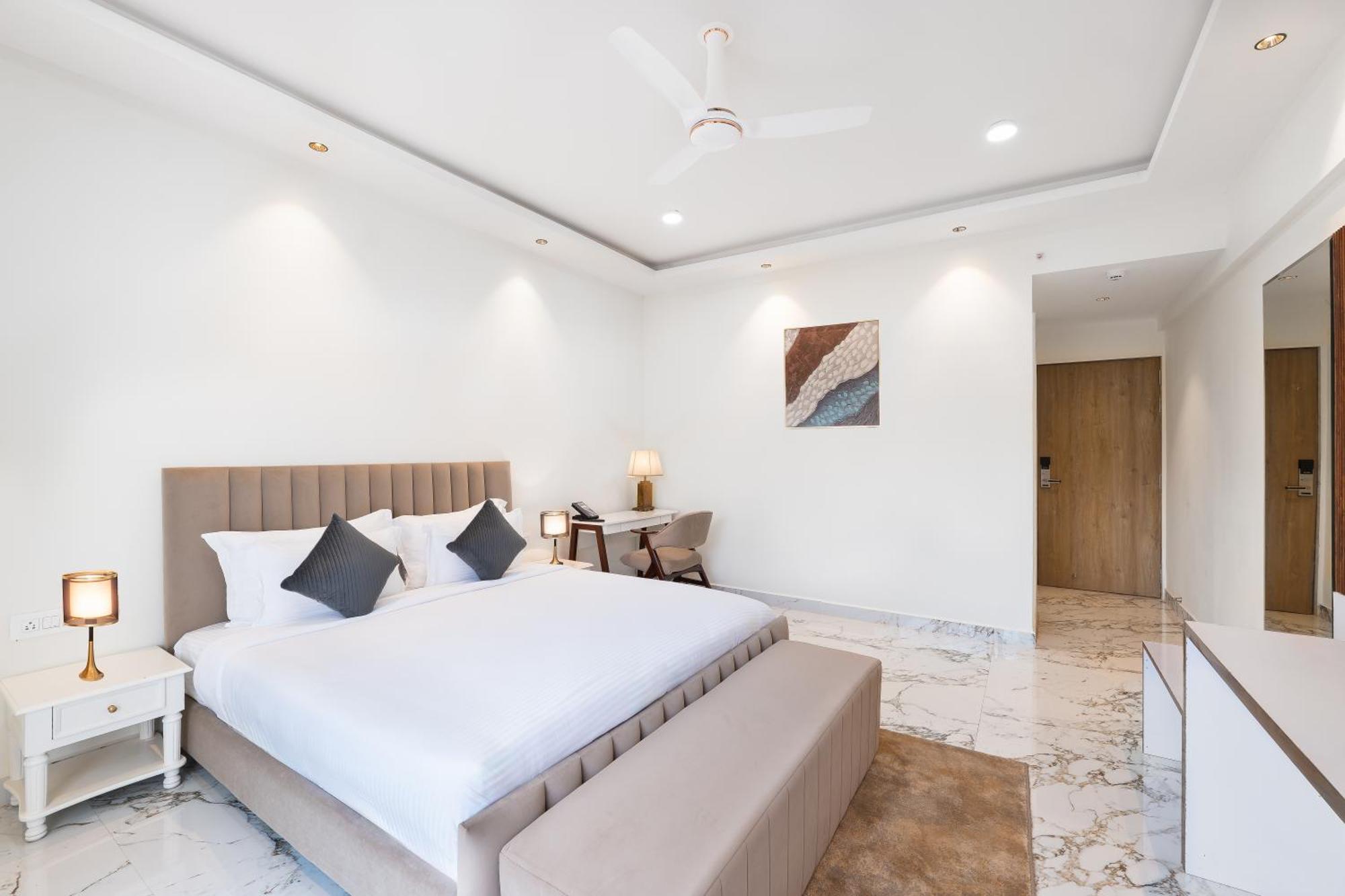 White Wharf Beach Resort Morjim Goa Eksteriør billede
