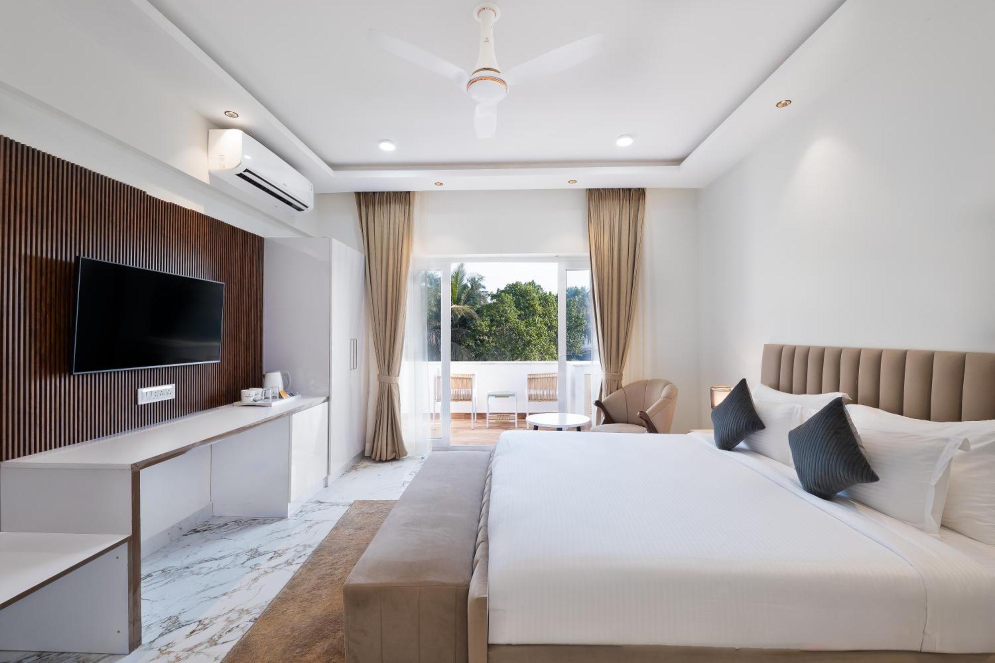 White Wharf Beach Resort Morjim Goa Eksteriør billede