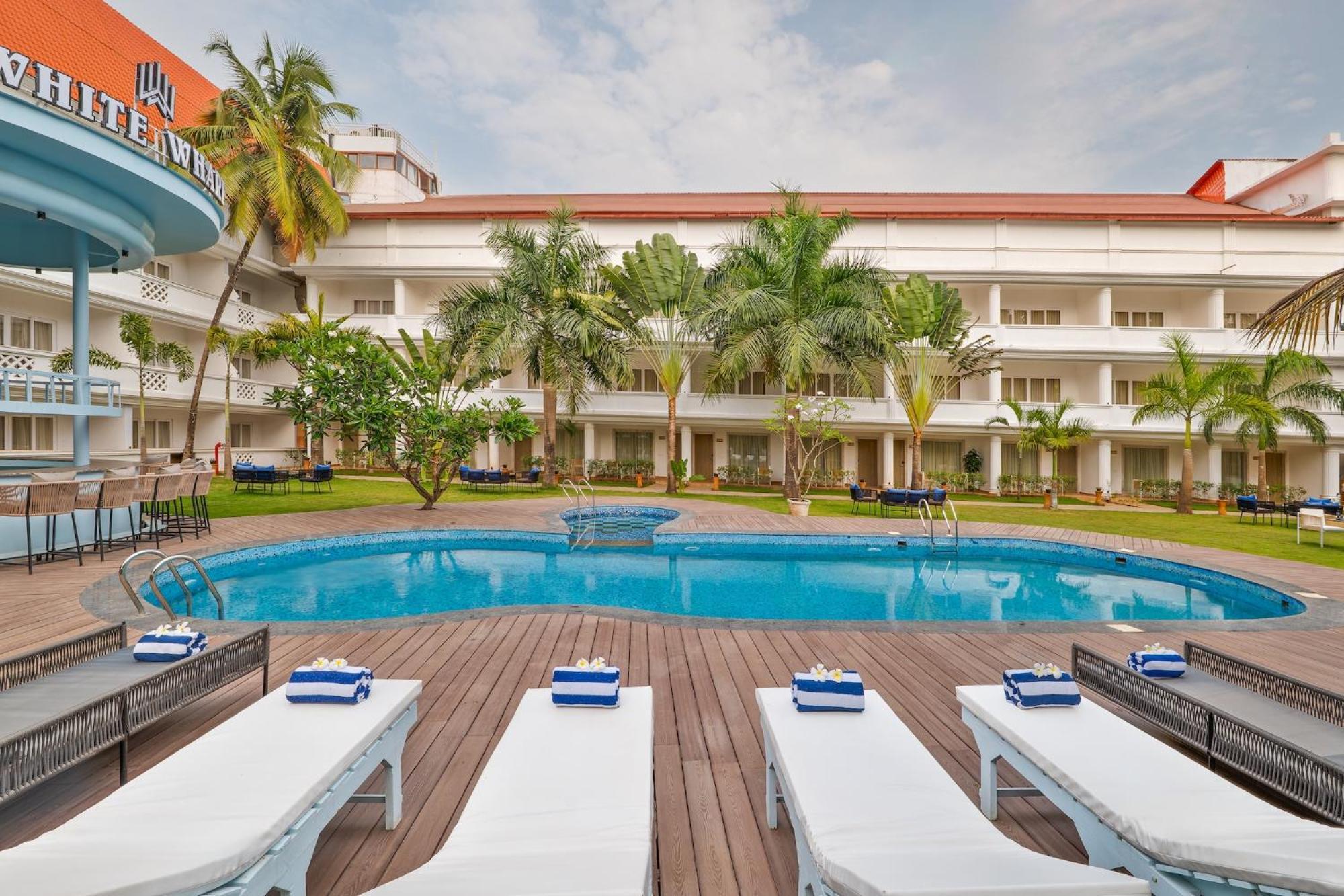 White Wharf Beach Resort Morjim Goa Eksteriør billede