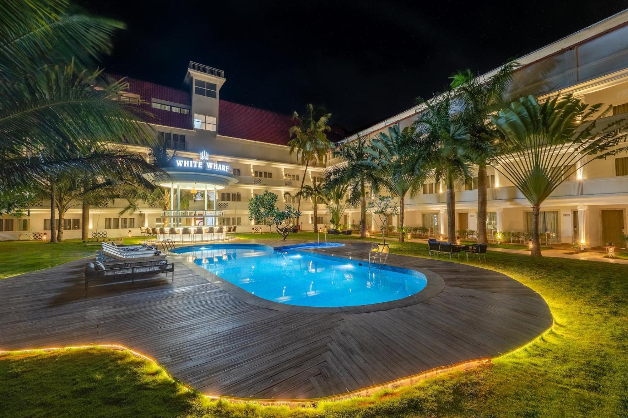 White Wharf Beach Resort Morjim Goa Eksteriør billede