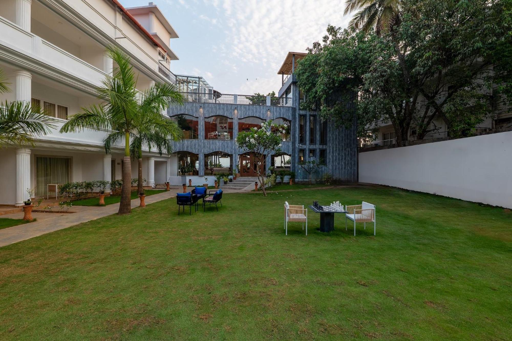White Wharf Beach Resort Morjim Goa Eksteriør billede